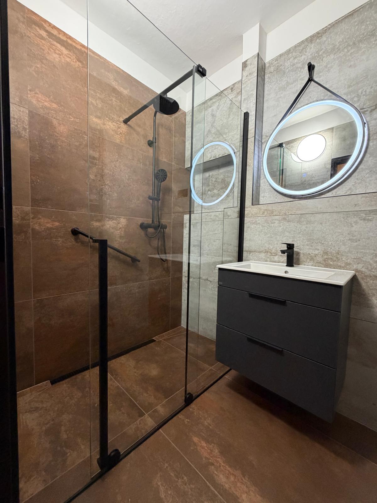 258d06d8 a63e 4432 8abf aa6be904743f Home